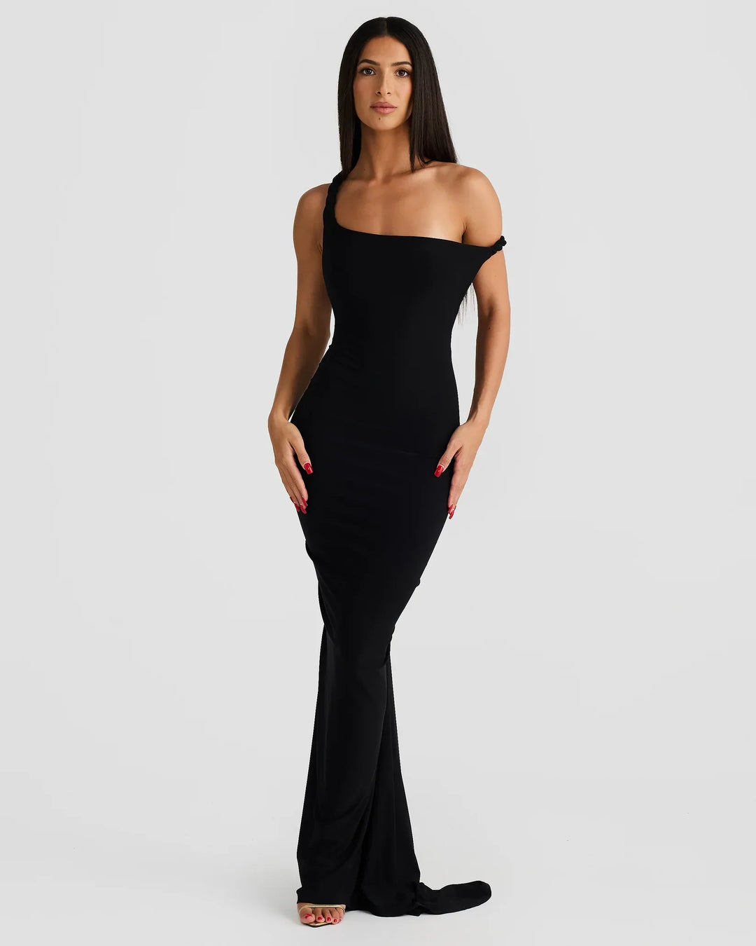 Alina – The Silhouette-Sculpting Evening Gown
