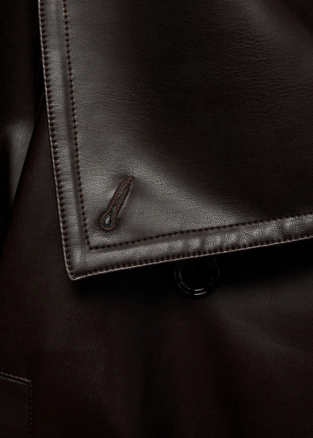 Ambre – The Iconic Belted Leather Look