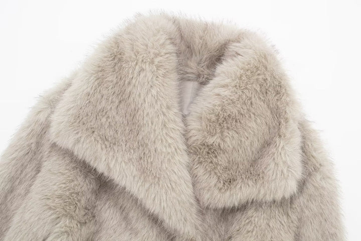 Lilyna – The Luxe Faux Fur Statement