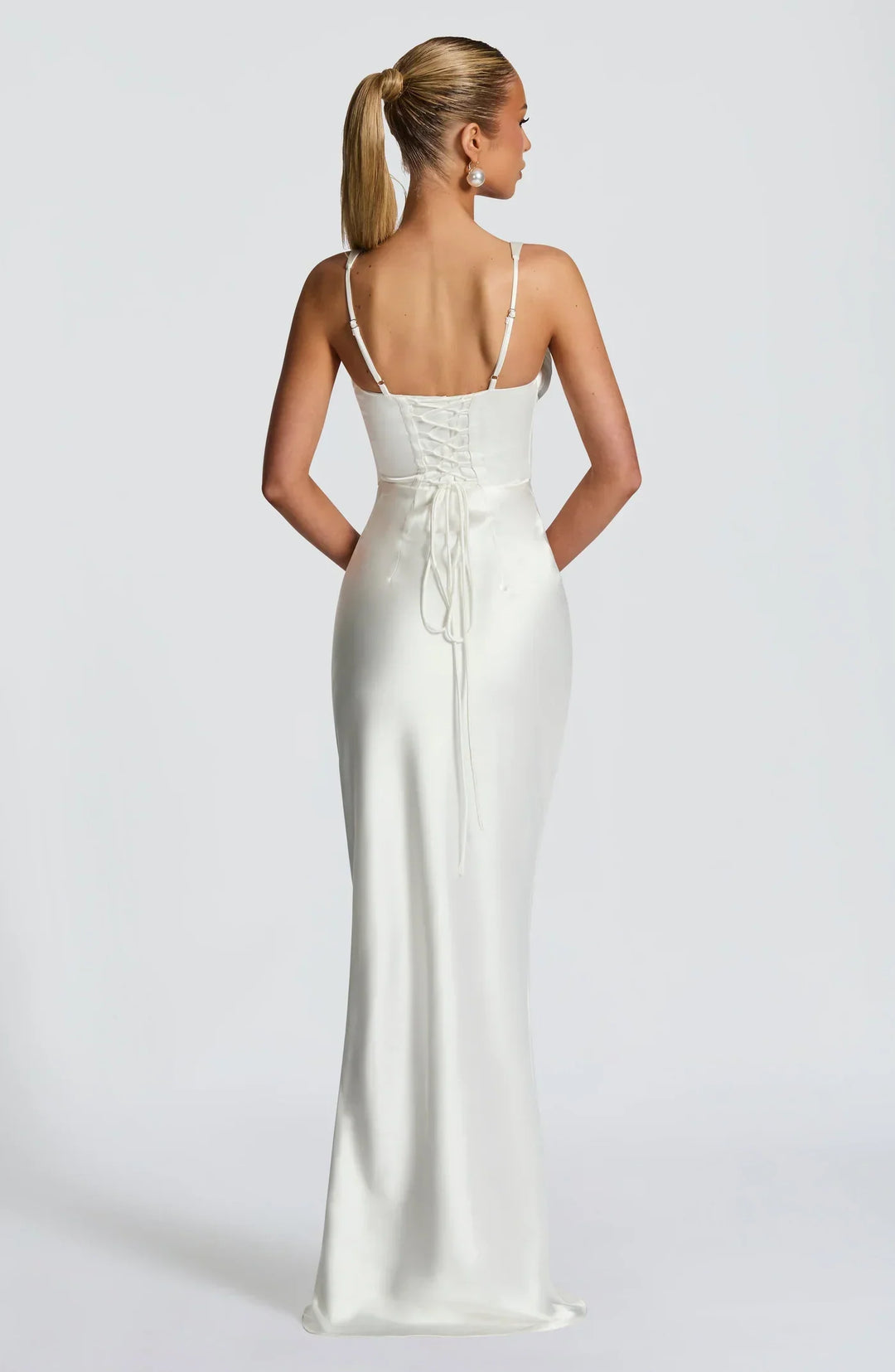 Selena – The Sculpted Hourglass Gown