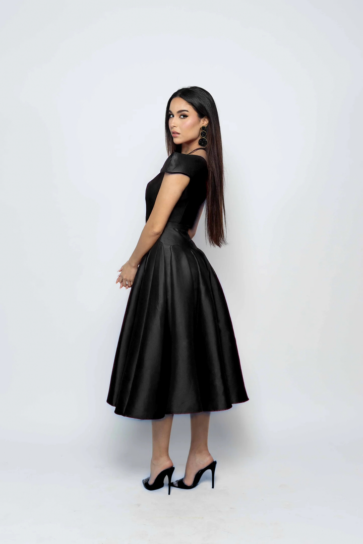 Bourgeoise – The Sculpted Elegance Dress